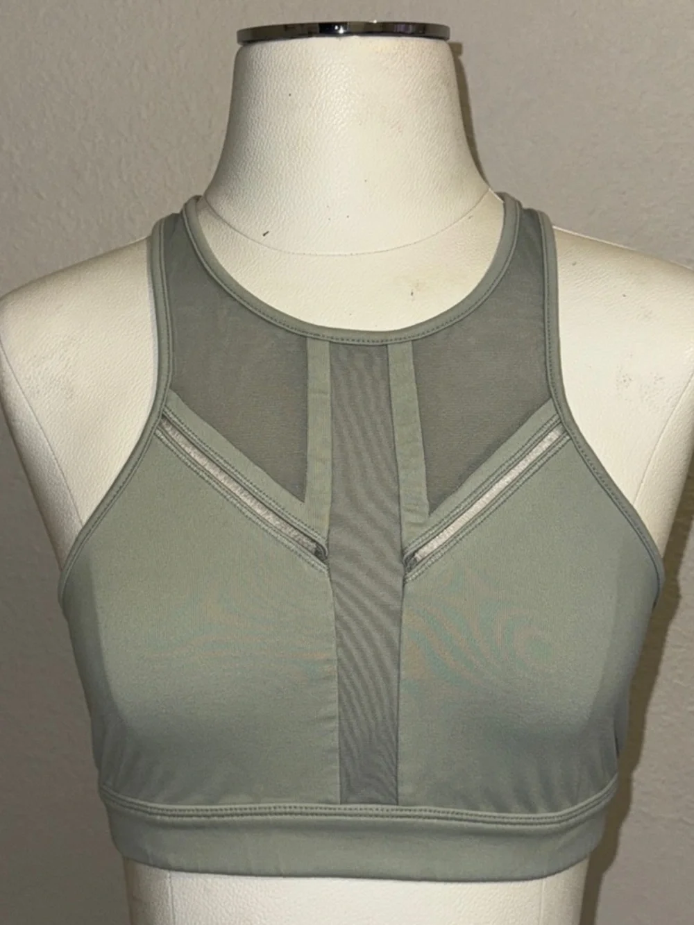Alo Yoga Half Moon Bra in Sage Green size M